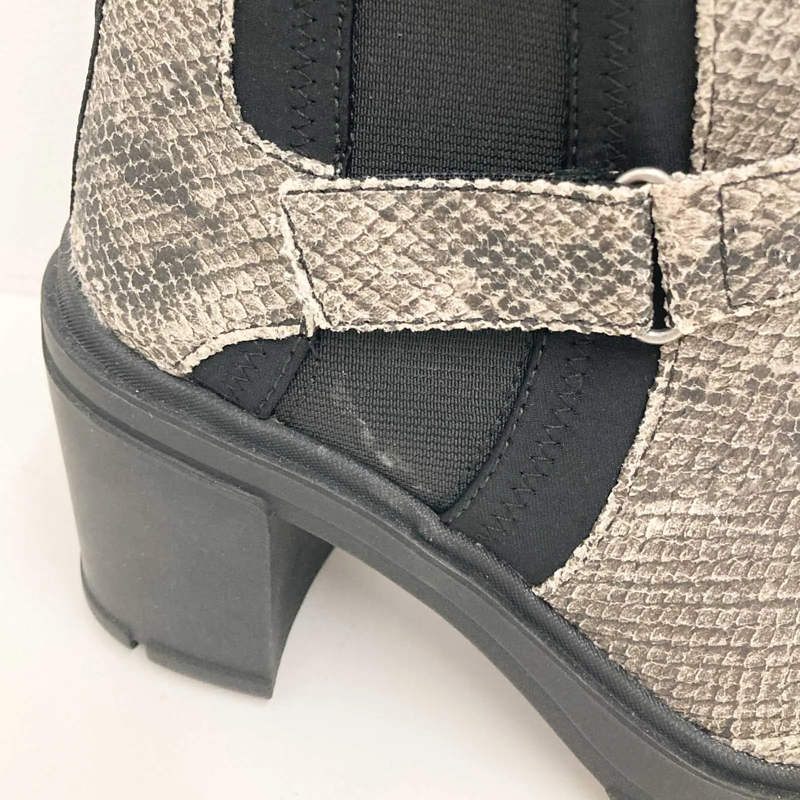 Rocket Dog Grey Snakeskin Chelsea Boots UK4