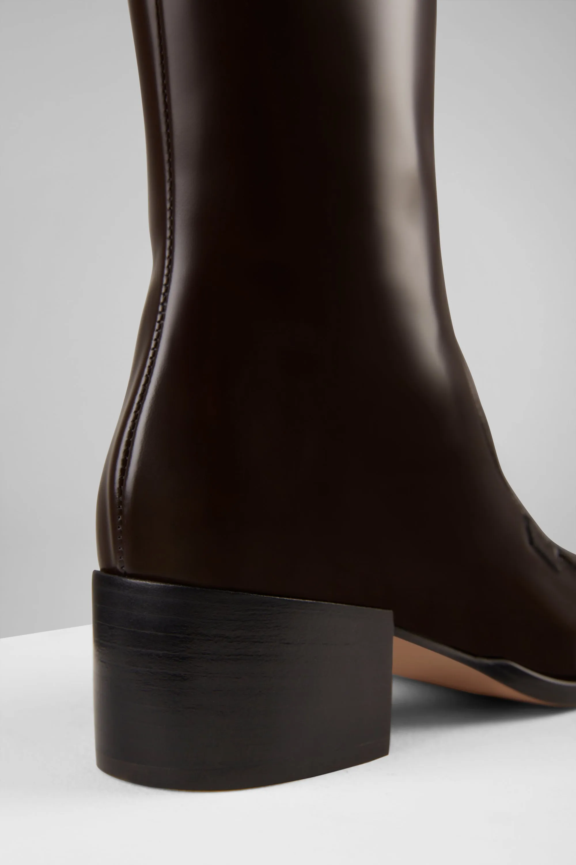 Zoe Ankle Boots in Ebano